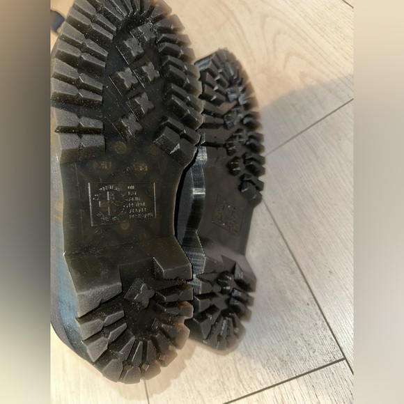 Dr. Martens Ghilana Max Distressed platform boots - Picture 7 of 10